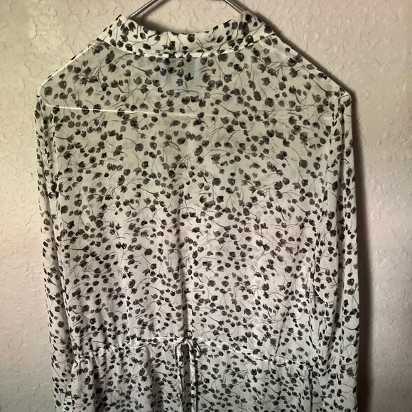 CeCe Floral Blouse (L) - Picture 3 of 5